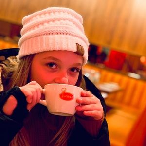 Meet your Posher, Maebry